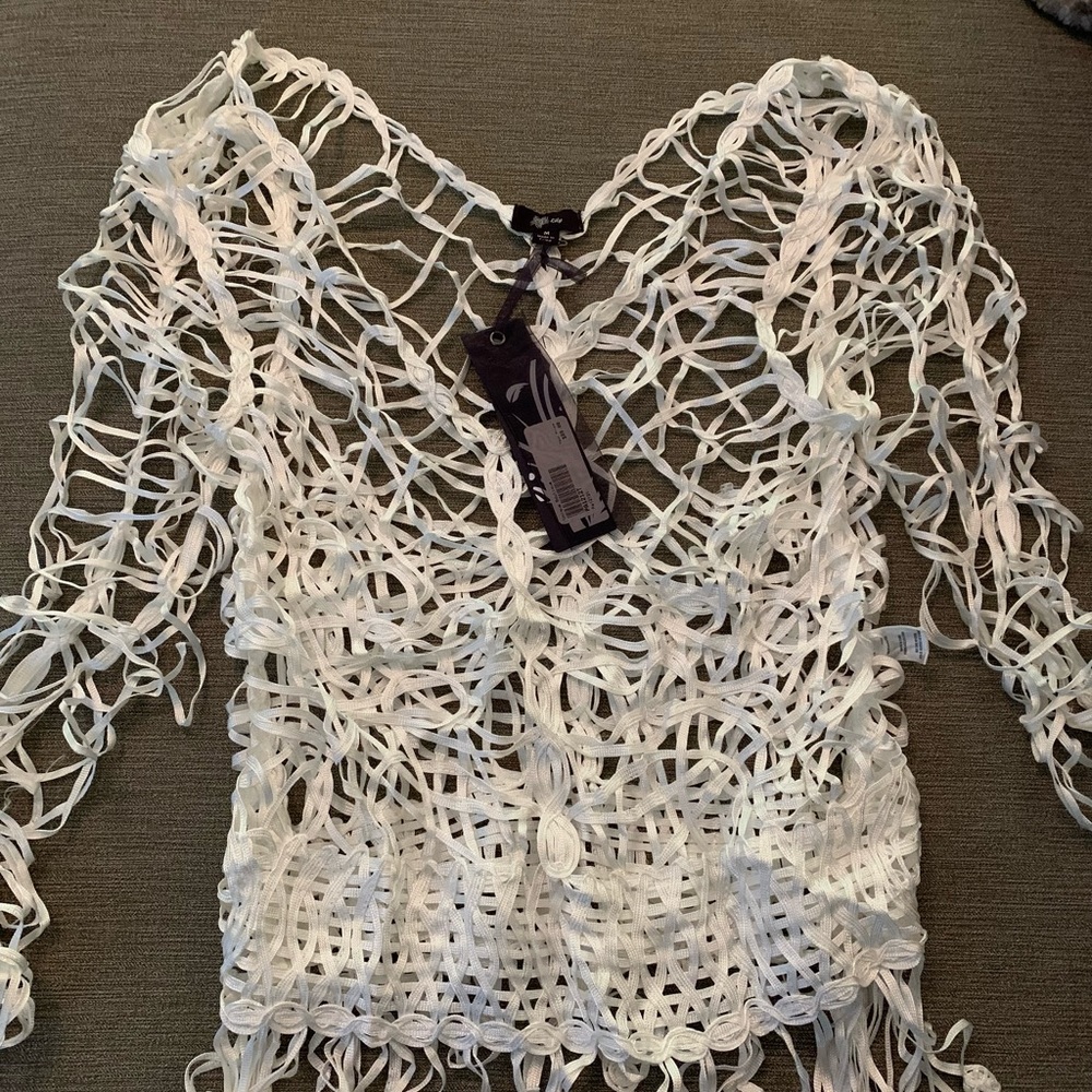 White Overlay top….NWT!!